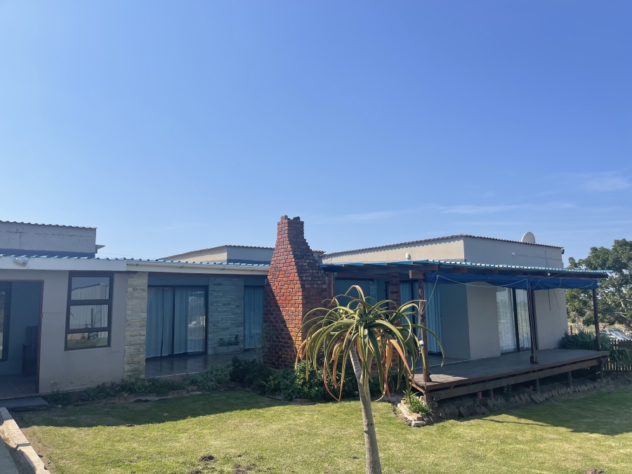 4 Bedroom Property for Sale in Cove Ridge East Eastern Cape